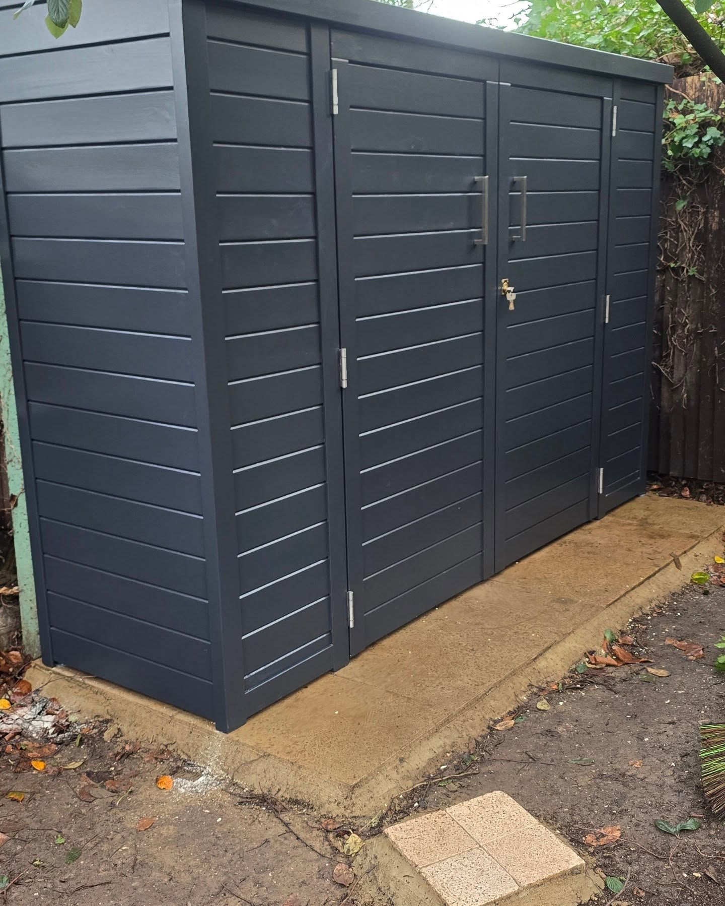 Garden Shed
Our bespoke services let you choose the size , shape , colour and roof type.
Handmade in our workshop, not in China
Made to last.
#gardenshed
#woodenshed
#garden
#gardenstorage
#shed