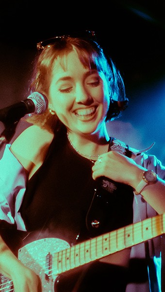 Georgie is a vibrant singer-songwriter who fuses indie, folk, soul and pop to create music that nourishes the soul, heart and mind all at once. The Magandjin-based artist is known for captivating audiences with her honey-like vocal tone, infectious melodies and electric live performances. Her lyricism artfully weaves deep vulnerability with light-hearted wit, offering an authentic storytelling style that resonates with optimists and deep feelers alike. Georgie uses songwriting to navigate the messy, process the painful and celebrate the beauty in life and love, crafting songs that explore self-love, queer joy, patriarchy, relationships and the chaos of life in your twenties.
Resident journo @hazelmeimusic chatted to @georgietaylormusic ahead of her set at @woodfordfolkfestival today 4pm at Pineapple Lounge! You can also meet Georgie at the merch tent at 6:30-7pm tonight 🍍