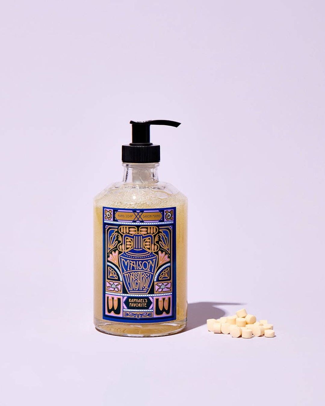 No necesitas pedir miles para tener calidad premium.
En Grafser producimos etiquetas y stickers en tirajes cortos o bajo demanda, ideal para marcas en crecimiento o pruebas de mercado. ¡Escríbenos para más información!