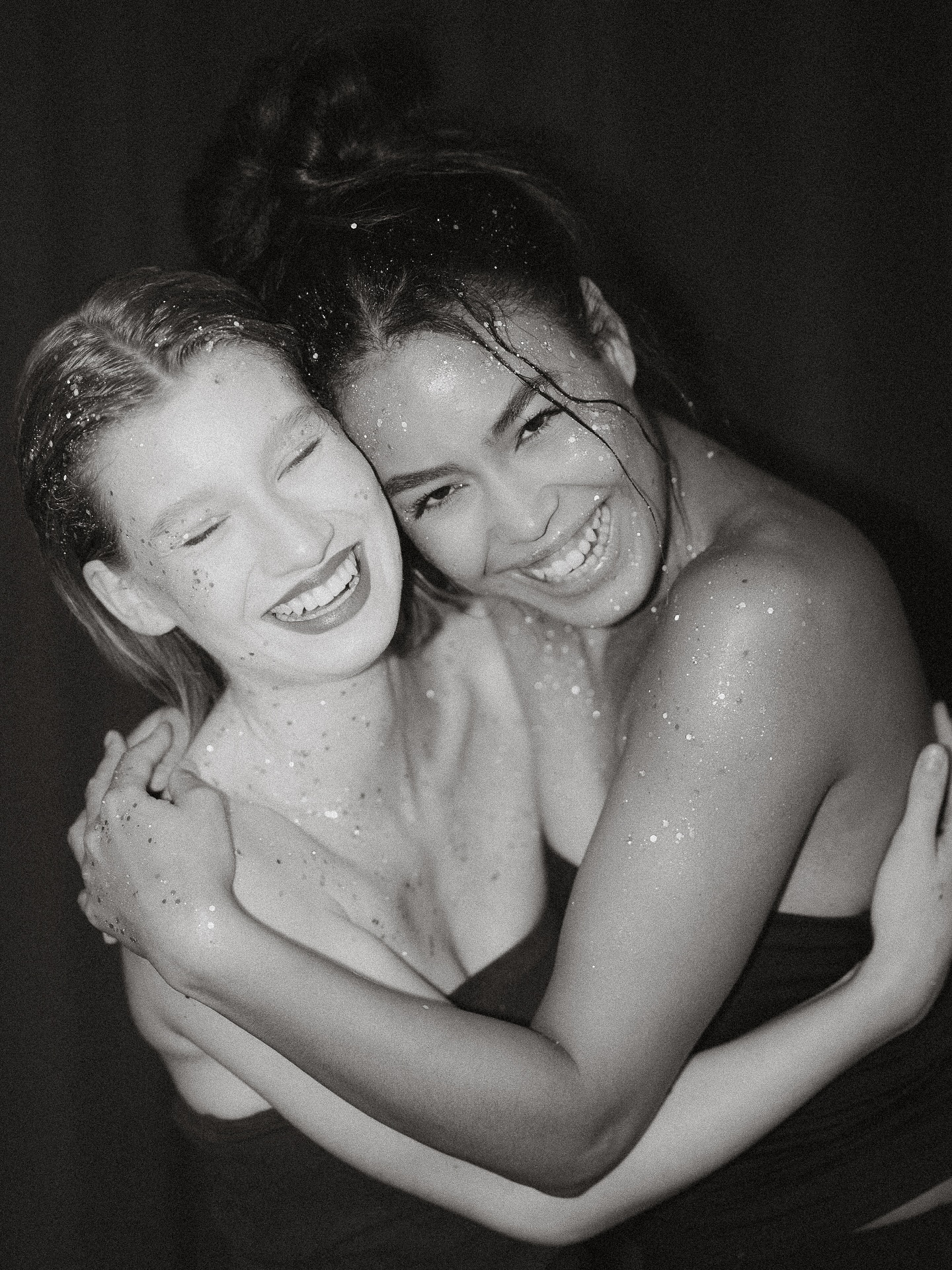 Abschied fällt manchmal schwer.
Aber ich bin bereit für alles, was kommt 🤍
Dieses Shooting haben wir noch im schönen Lokschuppen machen können.
Mit den besten:
@emmaafeldhaus
@alia.brke
und MUA @lauraomerbeauty
Love you guys 🫶