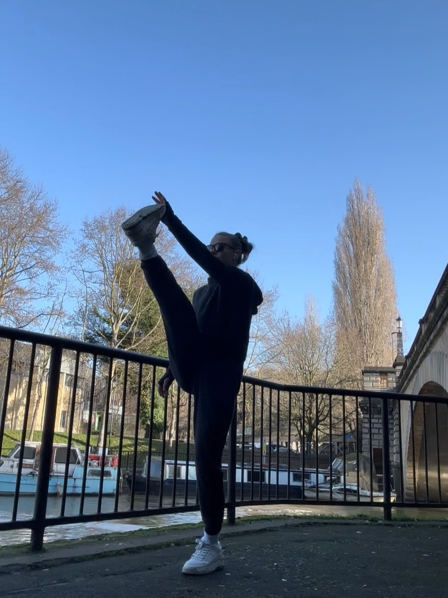 Somewhere between
finding joy in simplicity
and yearning for chaos
Fascinated by
Shadows & colours
Glimmers of peace
and later
longing for disruption
and novelty.
Tango,
between stability and adventure.