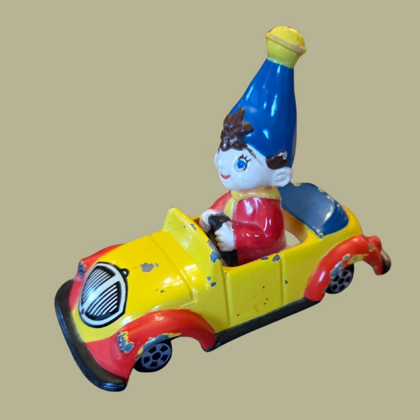 https://www.objetdart-stuff.co.uk/product-page/vintage-1985-noddy-die-cast-toy-car-by-ertl-original-licensed-collectible
Noddy simply is childhood — colourful, kind-hearted and full of charm. This little car has all the warmth and nostalgia of a simpler time, and it makes the sweetest display piece for a bookshelf, nursery, or vintage toy collection