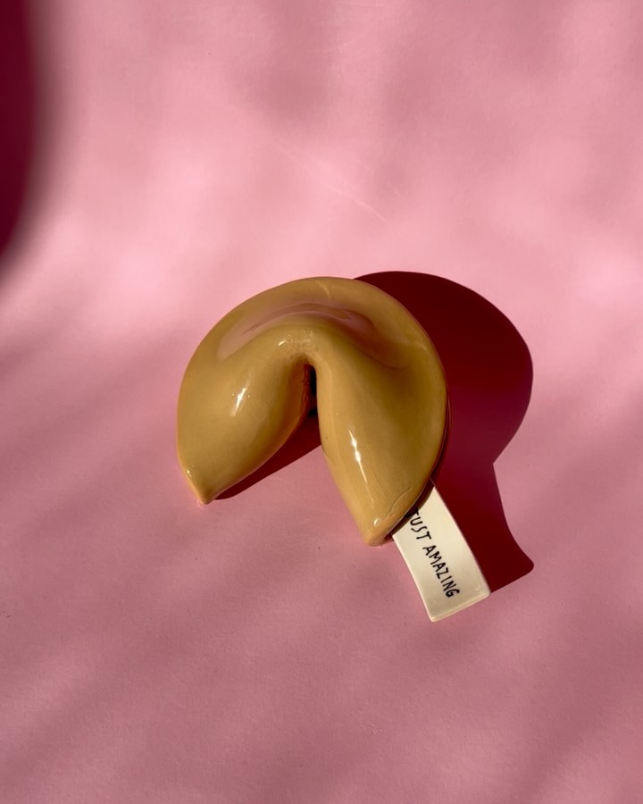 Ihr lieben Süßherzen,
ich schaue auf das Jahr 2025 zurück und bin einfach nur dankbar. Ohne euch könnte ich das hier nicht machen. Danke, dass ihr so toll seid! 🥹
Ich freue mich auf 2026 mit ganz vielen Ideen, Shop Updates, Kursen und Austausch mit euch! ❤️
Ich hoffe, ihr rutscht wundervoll ins neue Jahr. 🛝
Stößchen! 🥂
#keinböllern #silvesterohneböller #happynewyear #keramik #ceramicart