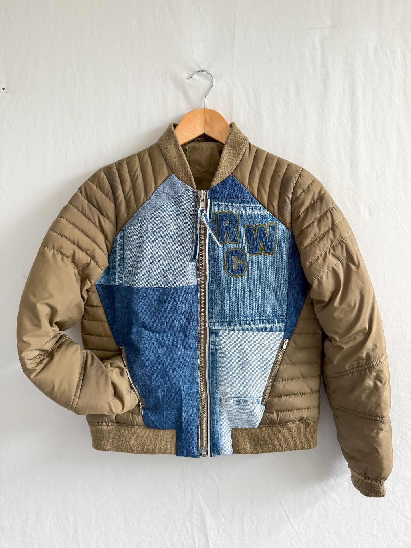 Project: Upcycled puffer jacket with scraps of denim.
Inspired by: @elvdenim Rio Bomber Jacket
Sewn on: BERNINA 770 @berninausa
Eep!! Ack! is how much I love this jacket. Yes, yes, I usually love my most recent project the best, but this is a real good one. And the perfect jacket for San Francisco, so I’m going to use it a ton.
I kind of want to make more varsity letters and put them on everything. But usually when I finish a project I’m ready to move on and leave that technique behind. We will see…
#berninaambassador #upcycledfashion