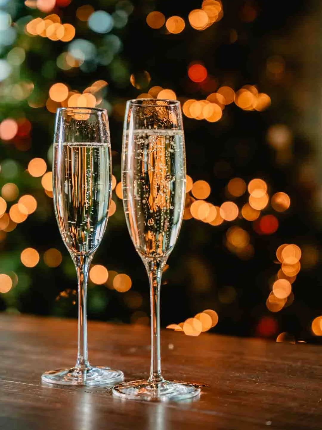 Namens het hele team wensen wij iedereen een mooi uiteinde en een gelukkig en gezond 2026!🥂
Door de verbouwing van onze toiletgroep zijn wij gesloten t/m 23 januari. Graag zien we je daarna weer voor een hapje of een drankje!🧡