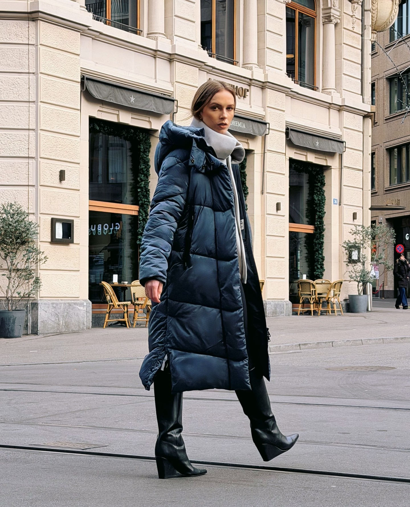 Kaltes Wetter? Kein Problem ❄️✨
Bleib warm und stylisch in zeitlosen Klassikern und auffälligen Stücken wie dieser Jacke. Jetzt bei ANOUK erhältlich!
--------------------------------------------------------
Winter may be cold, but our style is hot ❄️🔥
From timeless classics to show-stopping pieces like this jacket. Grab yours at ANOUK!