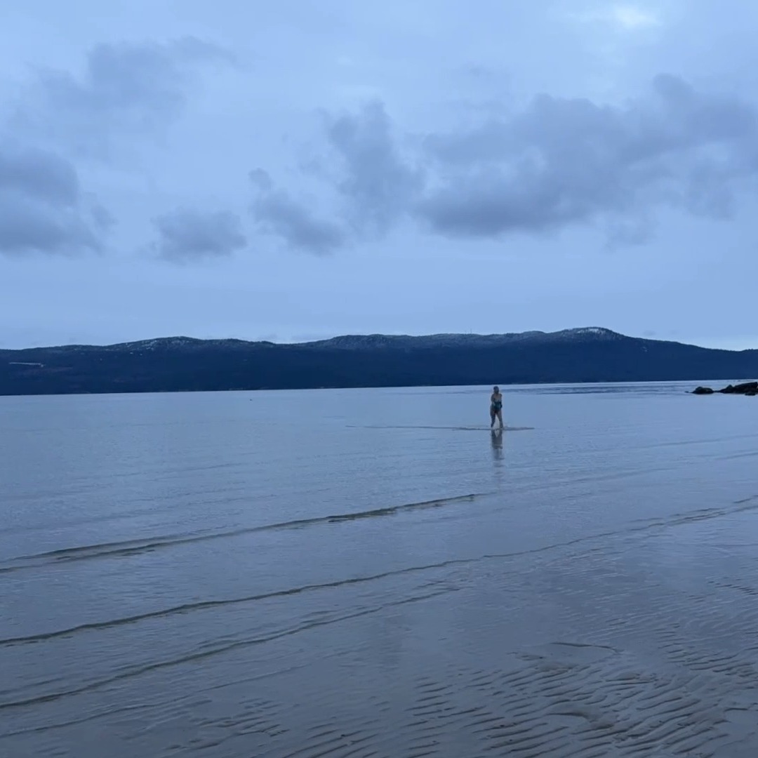 ·
Shared with Your friends
Goodbye 54. It was a year of ebbs and flows, sorrow and love, loss and celebration. So much gratitude for the circles of beautiful folks around me and us.
Off to plunge in my friend the beautiful ocean again. Enjoy this day with me and hold your loved ones close while listening to your own heart.