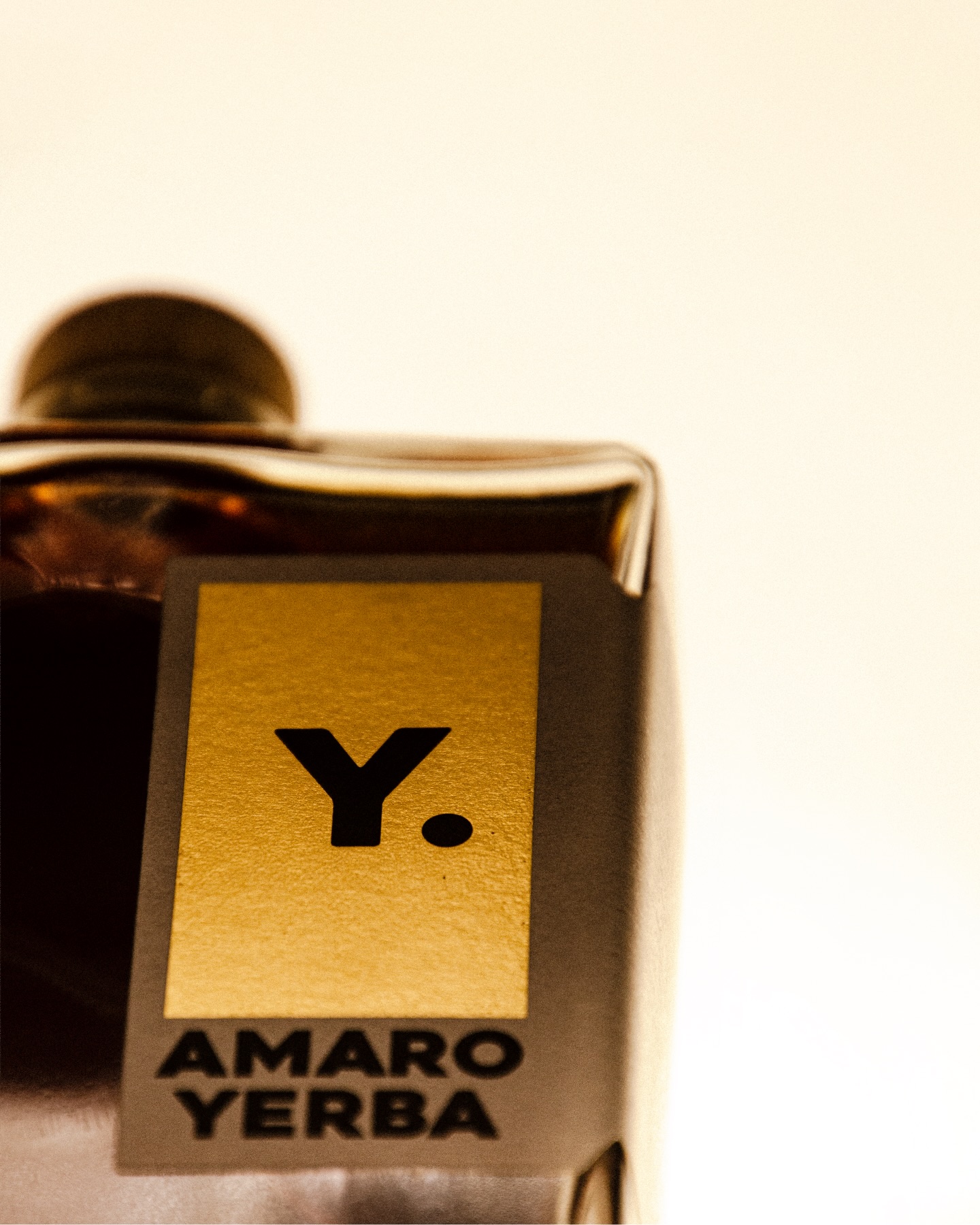 Amaro Yerba.
Il tuo rituale lento dopo il rumore delle feste.
#amaroyerba #amaro #amaroitaliano #yerbamate #mate