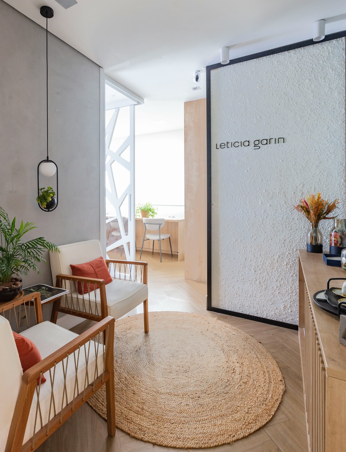 Ano novo, energias renovadas e já começamos 2026 com o escritório preparado para receber você com ainda mais conforto, energia e inspiração.
Cada detalhe foi pensado para refletir a essência do nosso trabalho, transformando nosso escritório em um verdadeiro showroom!
Animada para receber todos os nossos clientes de 2026 no nosso escritório.
Agora sim 2026 começou✨
Já conhecia o nosso escritório?
@marianacamargo_foto
#escritoriodearquitetura #arquitetasp #arquitetaosasco