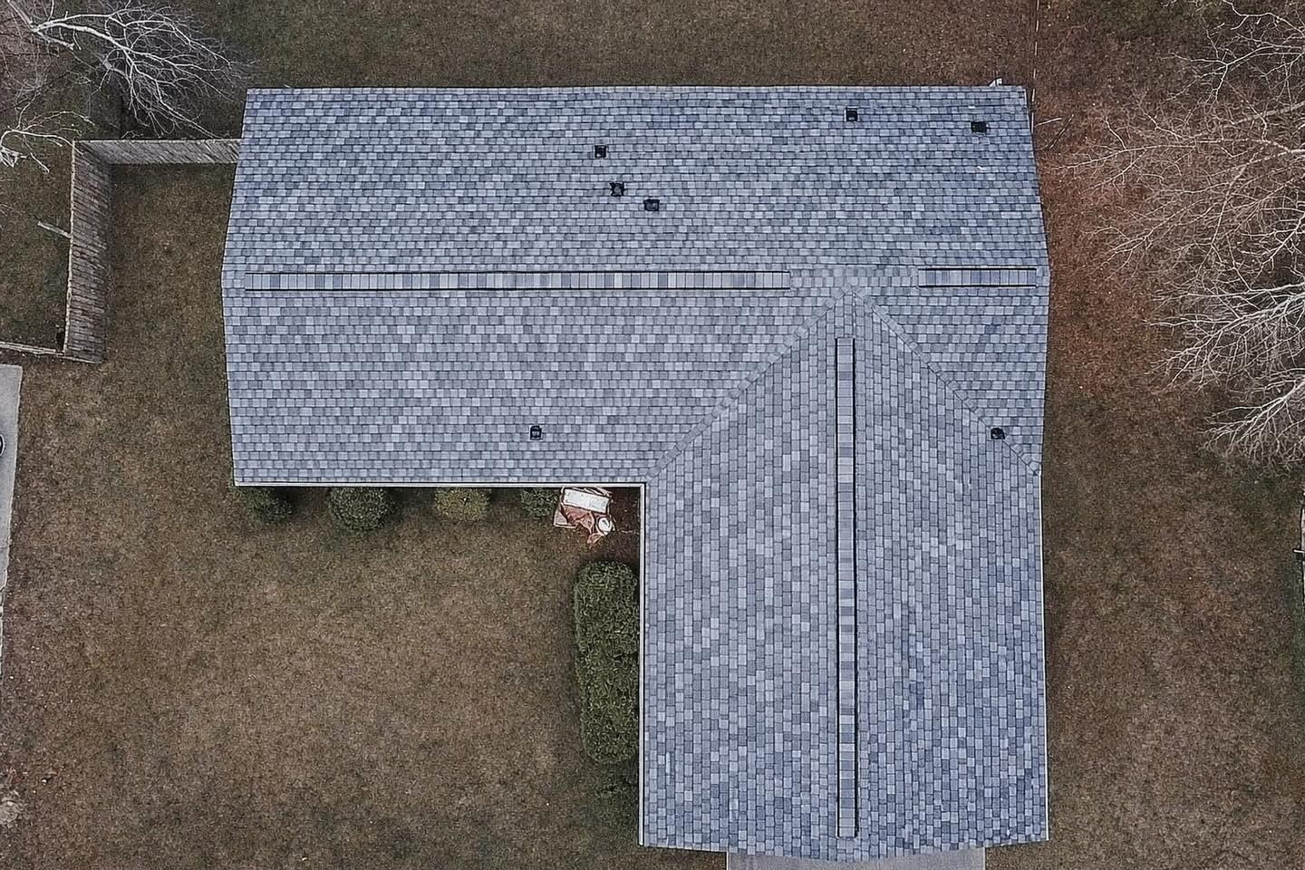 Roof replacement in Jackson, MS! @tamkobuildingproducts heritage in shadow grey! ✅
•
☎️ 662.832.1737
☎️ 601.749.1564
📧 info@cashconstruction.co
💻 cashconstruction.co
•
#cashconstruction #madisonms #oxfordms #residentialcontractor #roofingcontractor ridgelandms localbusiness roofreplacement