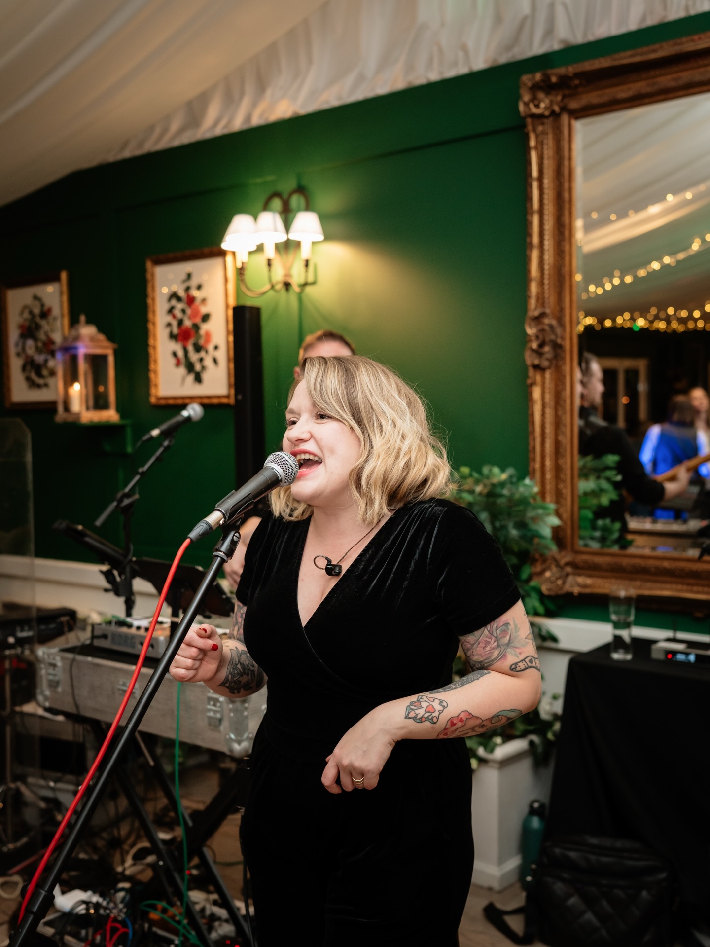 📸 Shoutout to the absolute legends at Boda Photography! 📸
As a wedding band, we’re usually too busy actually playing (and causing dance-floor chaos) to ever get proper photos of ourselves. Most of our “content” is usually a blurry dance floor and some poorly lit band shots 😂
So imagine our faces when Boda Photography surprised us with these BEAUTIFUL shots from Dumfries House. Honestly… it made our day. 🥲✨
We were too busy blasting bangers, dodging enthusiastic dancers, and keeping the party alive — meanwhile Boda were quietly capturing the magic like absolute pros. Massive love to them for making us look far cooler than we do in real life.
#LittleRedWeddingBand #BodaPhotography #DumfriesHouse #WeddingBandScotland #CapturedMagic BehindTheScenes LiveMusicLife @bodaphotographycouk @dumfrieshouse
