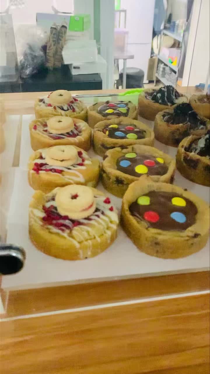 A slight change to our usual plans for today…..we’ve brought our Quayside stock to the shop and are open from now until around 1pm, so come in out of the cold for hot drinks and sweet treats❄️🥶
….the oven is on to whip up some old school cake & custard or maybe you’d prefer it with a cornflake tart Blondie or warm salted caramel Brookie & ice cream might be what you need today 🍰
Sit in or take away available ☕️
(Please note, no hot food available until weds ⛔️)
#quaysidenewcastle #vegancakesandotherbakes #newcastlevegan #veganmarket #veganmarkets #thetreerooms