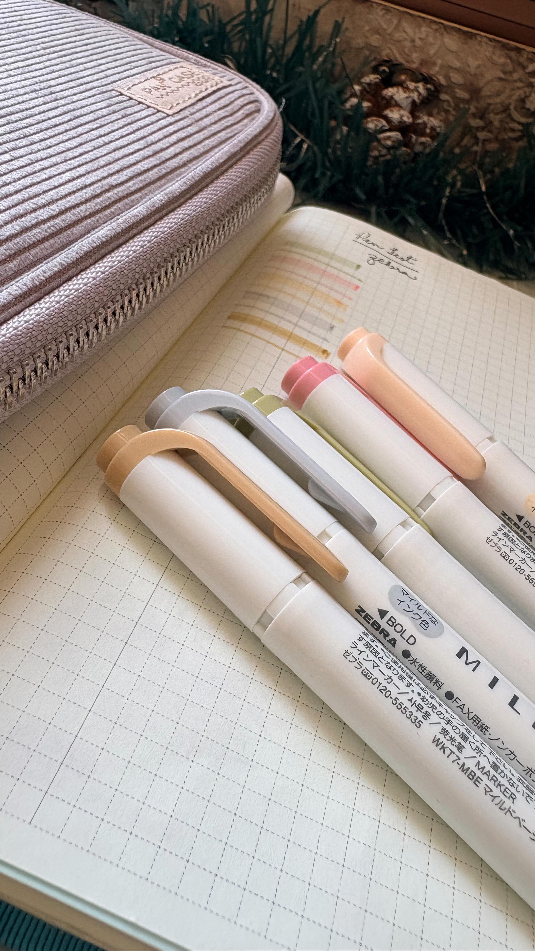 Chegou duas comprinhas que fiz na Shopee. A entrega tem demorado muito graças a greve dos @correios mais ainda assim valeu super a pena! Quer o link? É só pedir que mando 😘
#hobonichiweeks
#hobonichi2026