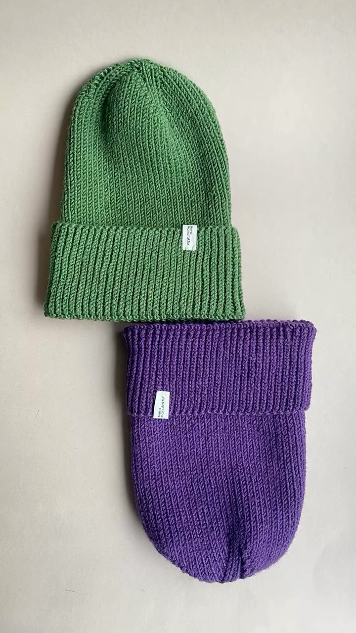 Weniger Fast Fashion, mehr Herz.
Jede Mütze ist handgestrickt aus reiner Merinowolle – nachhaltig, langlebig und weich. Jede Mütze ist ein Unikat, liebevoll von Hand gefertigt und fair produziert, damit du bewusst slow fashion genießen kannst.
Perfekt für Winterlooks, Outdoor-Abenteuer oder gemütliche Tage zu Hause.
Unterstütze faire Handarbeit, nachhaltige Mode und setze ein Zeichen für bewusstes Einkaufen.
#swisslabel #handarbeit #kidsfashion
#swisskids #meramanufaktur