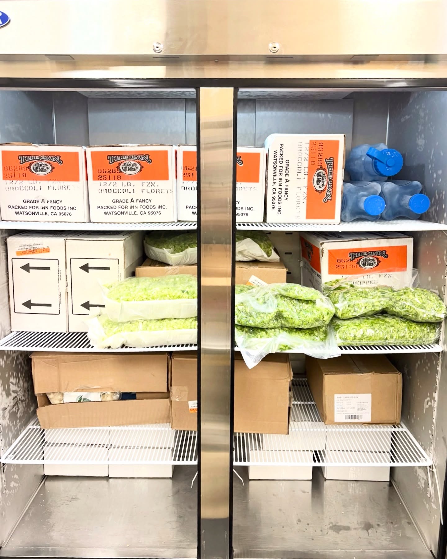 A full fridge means full plates ahead! At Three O’Clock Project’s Rescue Kitchen, these rescued ingredients are ready to be transformed into nutritious, chef-prepared meals for our community. By recovering surplus food and giving it new life, we’re fighting food waste and feeding our neighbors across Baton Rouge, one thoughtfully prepared meal at a time.
#foodrescue #rescuekitchen #batonrouge