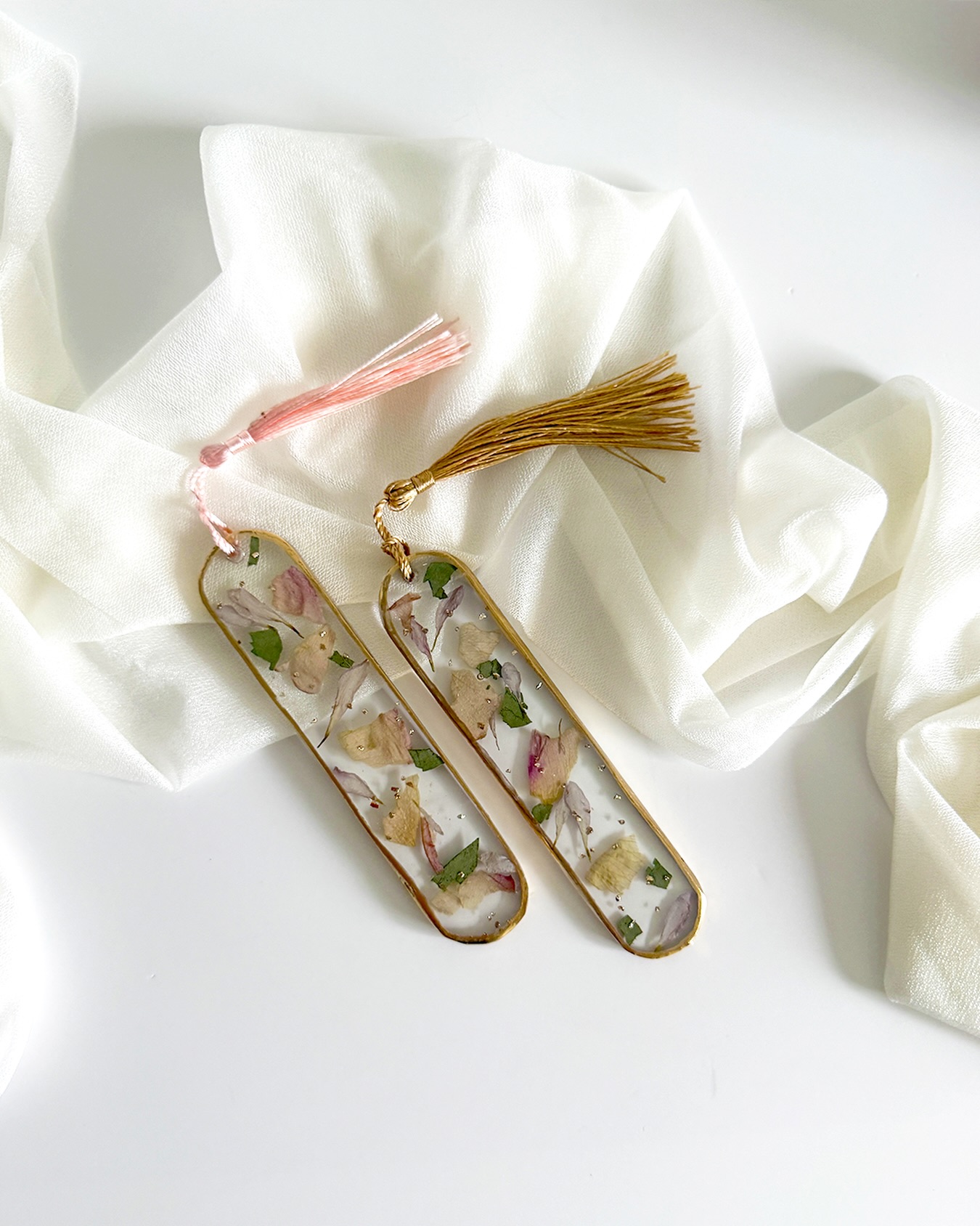 A little extra, with a lot of meaning 🌸
This pressed flower bookmark was created as an add-on to a larger floral preservation piece. Same blooms. Same story. Just something you can actually carry, use, and come back to every day 📖💌
If you’re preserving your wedding flowers, this is your sign to add a bookmark to your order.
Small keepsake. Big sentiment 💛
#VancouverBrides #BCWeddings #WeddingFlowerPreservation #BridalKeepsake WeddingFlorals