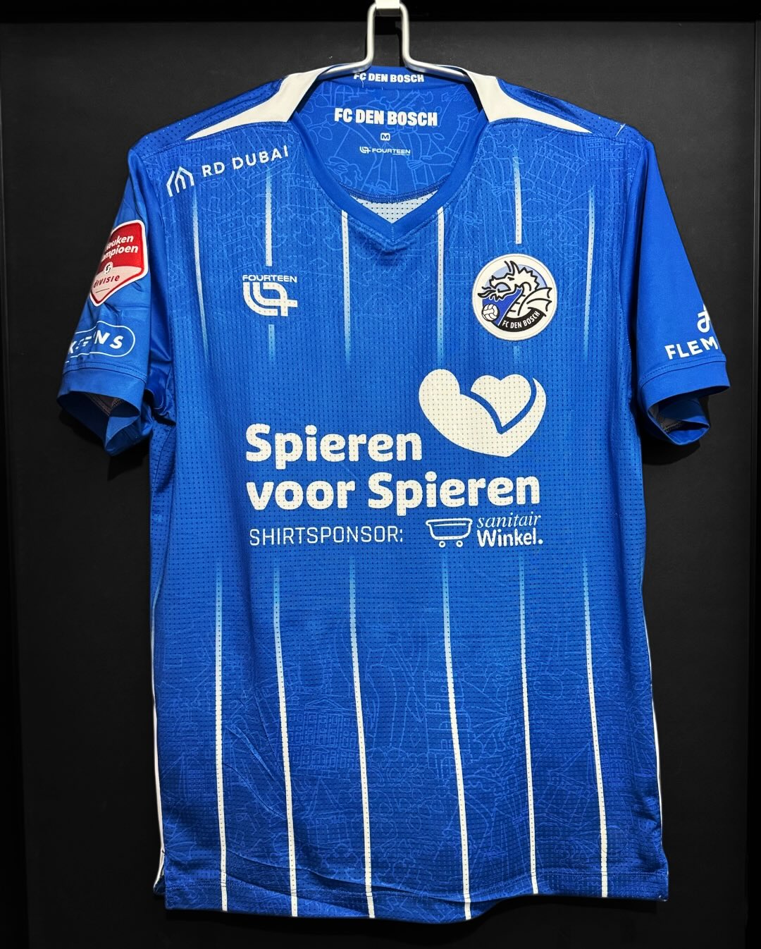 ๐๐คFC Den Bosch๐ค๐
Kevin Felida ๐ Vitesse | 21-12-2025
๐๏ธ Featuring a special charity sponsor 3FM Serious Request ร Spieren voor Spieren ๐๏ธ๐
More than a shirt added to the collection! ๐
