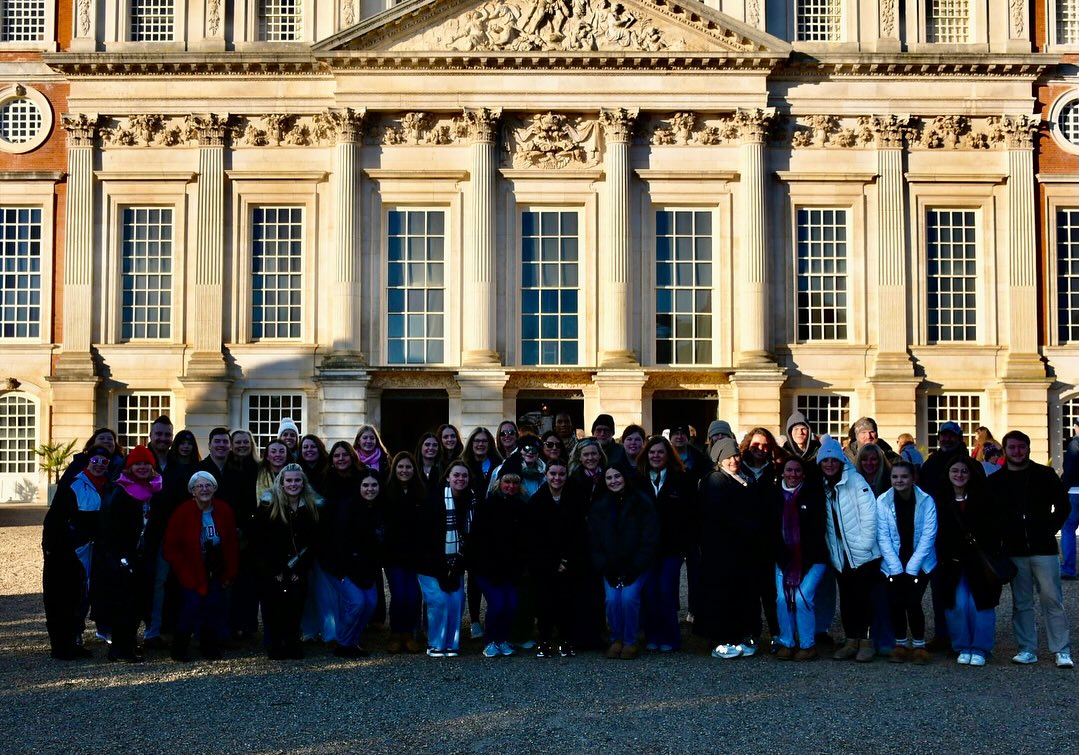 DAY 6 - Our All*Stars enjoyed a wonderful day touring Hampton Court and Windsor Castle. Enjoy some photos of the beautiful places we visited today!🇬🇧🌟