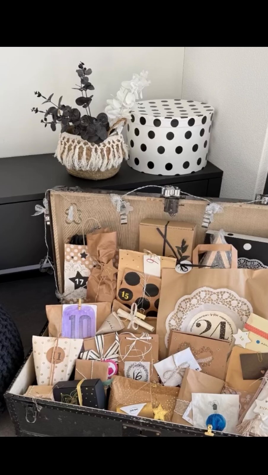 ❤️✨🎄
#kigaframadventskalender25
Toll wars mit Euch - so wunderbare Geschenke voller Kreativität und Liebe, so lässige Frauen, spannende Gespräche und neue Bekanntschaften. 🥹
D A N K E
1 von @el_ma_thys
2 von @kindergarten.diary
3 von @kiga.hygge
4 von @karamellskisten
5 von @zauberpunkts_kindergarten
6 von @kindergarteninspiration_
7 von @kiga_farbenfroh
8 von @werkstattplanet
9 von @punktundblume
10 von @royalpearl_7
11 von @jartraj.chindi
12 von @nina.aniko
13 von @lernkoffer
14 von @stift_und_farb
15 von @lieblingssachen.be
16 von @rundumfilz
17 von @puenktli.chindsgi
18 von @froleinmint
19 von @kunst.kindergarten
20 von @kigaframa
21 von @_lila_regenbogen_
22 von @sybille.oehry
23 @chindsgi.alltag
24 von @_la_franzii_
25 von @valrosas_welt
Joker von @kindergarten.liebe
📸 by @karamellskisten