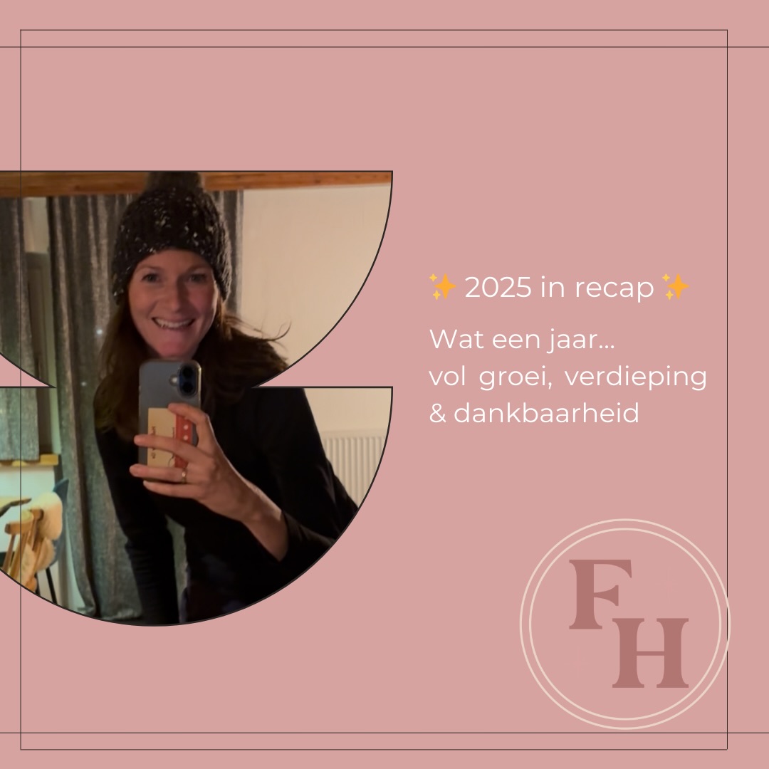 2025 door mijn ogen ✨
2025 voelde als een jaar van leven én leren
Van mijn eerste volledige jaar als ondernemer
tot het begeleiden van zoveel vrouwen naar meer balans
Van het starten van de suikeranalyse in mijn praktijk
tot het lanceren van Happy Hormones 🌸
En ergens daartussen…
werd ik 44
en stond ik ineens zélf midden in de perimenopauze
Niet alleen kennis uit boeken
maar ervaring in mijn eigen lijf
practice what you preach 🤍
Dankjewel voor het meekijken, meedenken
voor de polls, DM’s en lieve reacties
Dit kanaal voelt als verbinding
Ik kijk vol vertrouwen uit naar 2026
om nog meer vrouwen te helpen
zich fit, sterk en energiek te voelen
in elke fase van hun cyclus ✨
🌿 Dank dat je hier bent #femmehormoonspecialist #dankbaarheid #reflectie #perimenopauze #happyhormones