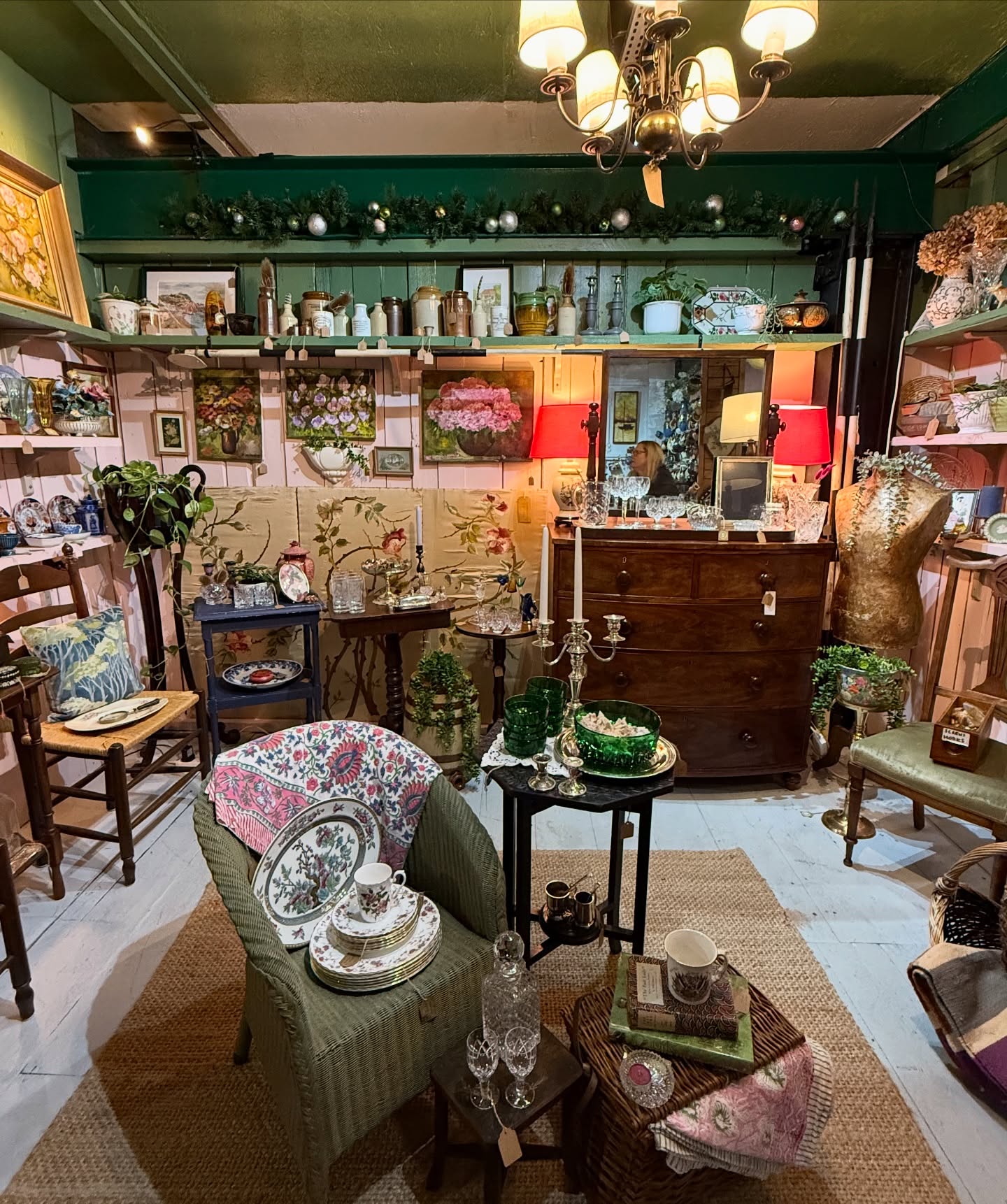 Stock from @holly_mount_interiors is thoughtfully curated and ever-changing.
If a piece catches your eye, trust your instinct — these beautiful finds are fleeting, and rarely linger for long.
Pop in, take your time, and discover something special.
www.theantiquevillage.co.uk
The Old Whiteways Cider Factory, Hele, Devon EX5 4PW
#CuratedInteriors
#TimelessStyle
#LuxuryFinds
#InteriorInspiration
#BeautifulDetails