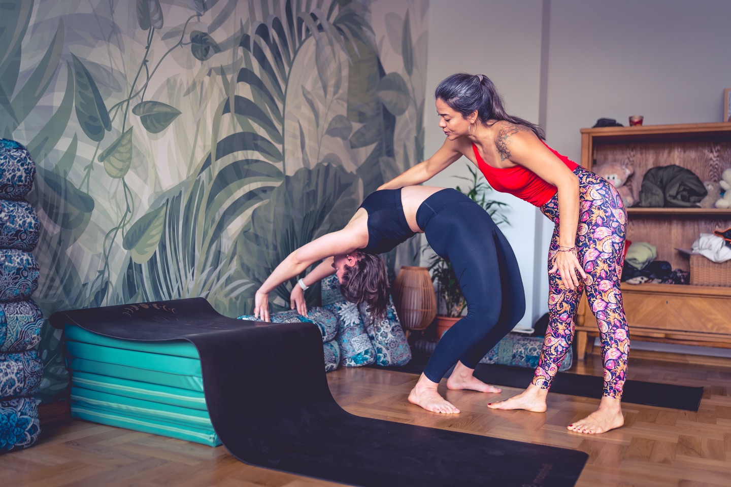 🌟Coming soon!🌟
📌ONLINE ASHTANGA DROP BACKS WORKSHOP
My first online workshop of the upcoming year is here!! To start 2026 with a brave and open heart.
Date: 11/01/26 (Sunday) 15:00-17:00 Central Europe Time
The final test when finishing the Primary Series is learning how to stand up from Urdhva Dhanurasana and from standing up to drop backwards to Urdhva Dhanurasana with control.
This dynamic movement, requires lots of control, strength, flexibility and endurance.
Building good technique from the beginning is crucial for long term health for the entire body, specially the lower back. In this workshop we will go straight to the point and use drills that works!!! You will finish this workshop inspire to dive deep into the work of backbends.
The workshop is about two hours duration on zoom. Lots of personal attention and tips will be given so I recommend attending live. For those who still wants to benefit of the exercises, drills and techniques given, the workshop will be recorded.
There will be also a WhatsApp group for communication in which for the whole month you can submit questions and videos of your practice for my feedback.
Price: 70€
Sign up: biancayoga@outlook.com
Photos @yogaphotographyart
#ashtanga #ashtangaprimaryseries #ashtangadropbacks #ashtangayogakatowice #yogaonline