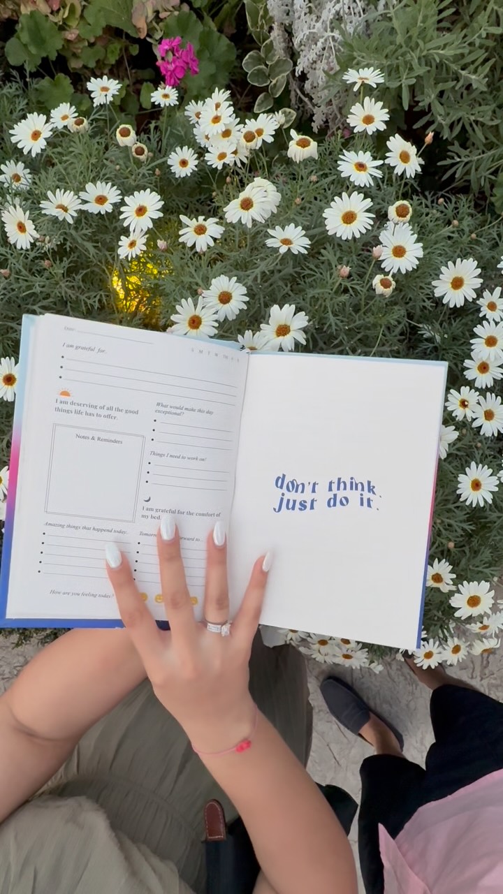 Ending 2025 with gratitude 🤍
For the big moments and the quiet ones in between.
Pause, reflect, and write it down with our Gratitude Journal.
Link in bio.
#GratefulFor2025 #GratitudePractice #JournalingDaily #MindfulMoments #UCStationery #UrjaChheda