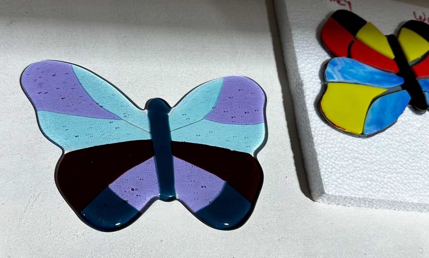 Join our Intro to Kiln Working Winter Session and unleash your inner artist! 🌟 No experience needed, just bring your enthusiasm! All materials included. DM us or visit our website to register. Link in Bio. #KilnWorking #GlassArt #Makers #WinterClasses