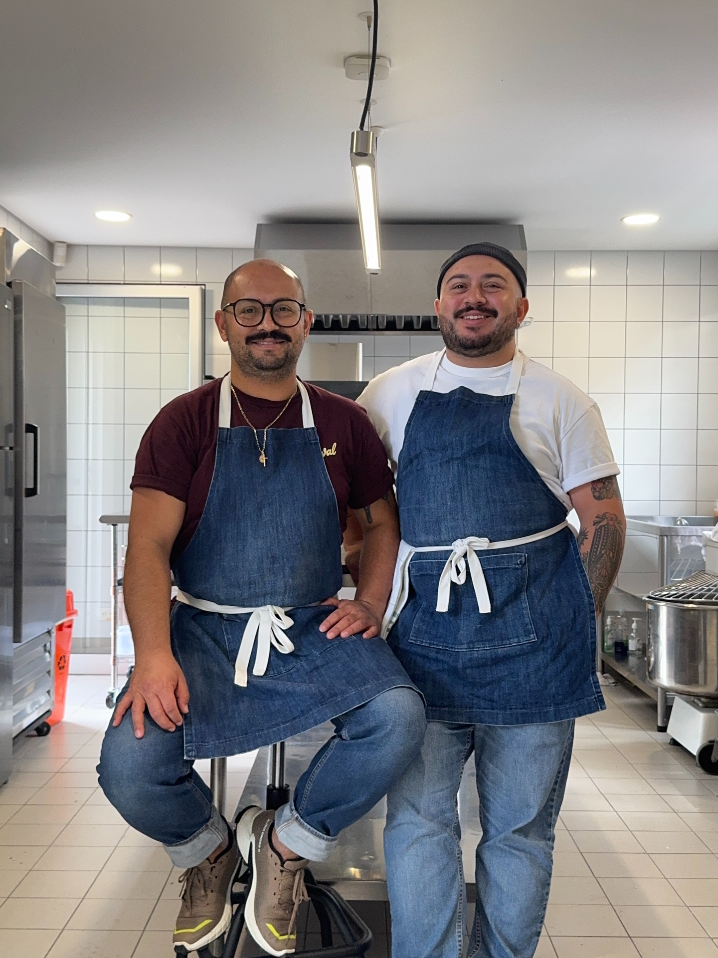 SNOBS nació como una idea en enero.
La trabajamos, la soñamos y en abril la pusimos en la mesa.
Cerramos el año haciendo lo que amamos, con más trabajo del que imaginamos y con personas que se convirtieron en amigos.
Así se ve un año bien vivido.