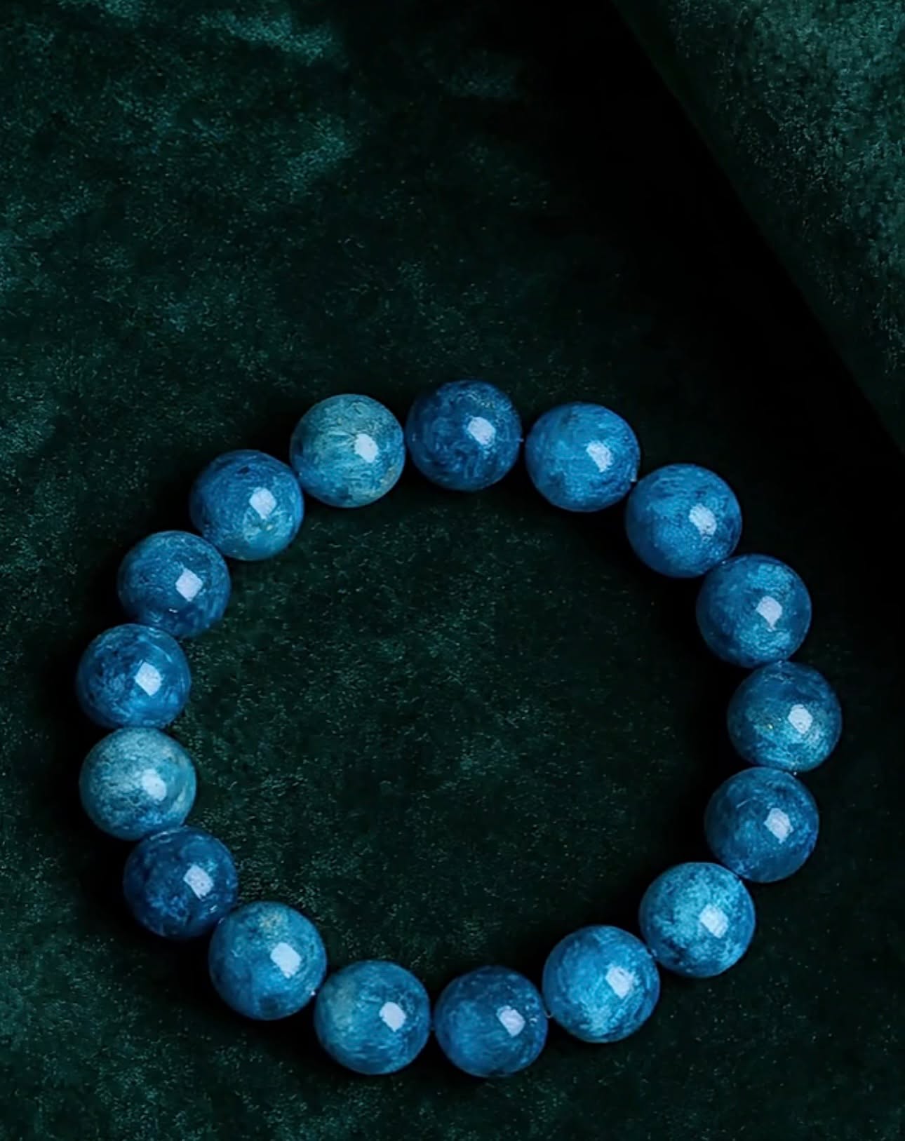 #blingimpress
The language of natural crystals | by BlingImpress
sales@blingimpress.com / DM for wholesale or retail