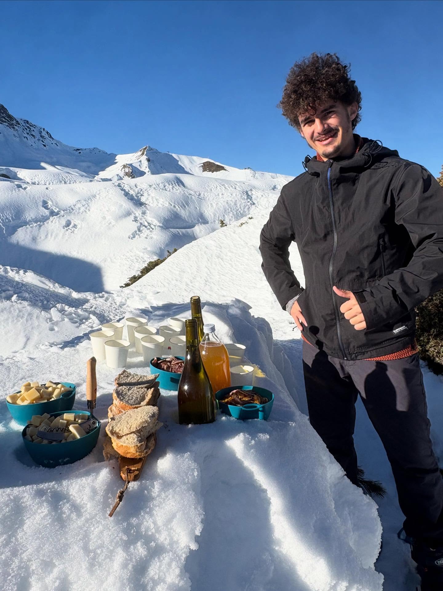 Voici Léo, notre stagiaire en BTS GPN , il nous a préparé un casse croûte montagnard ! #laplagne #la_plagne