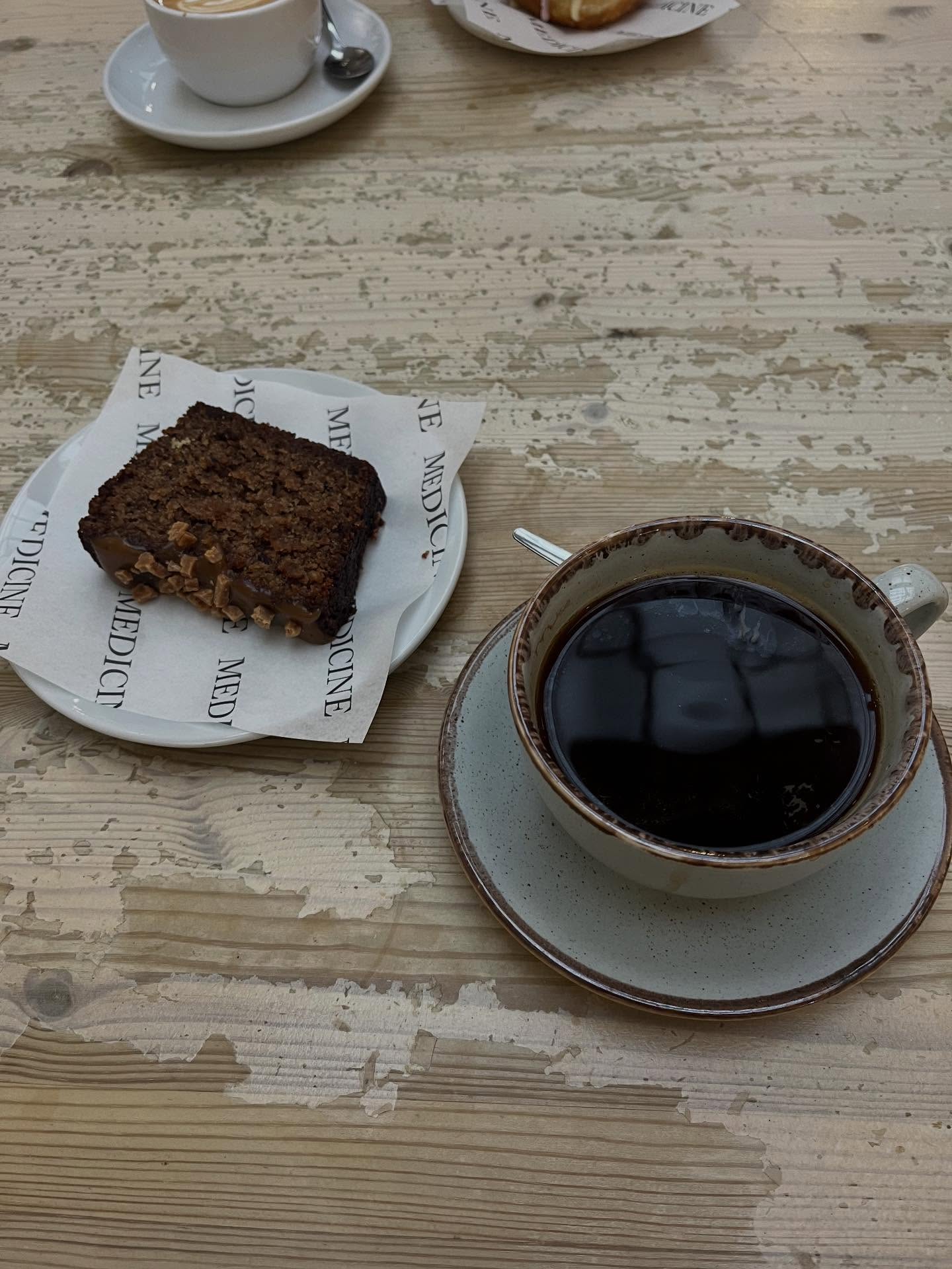 Itâs still December, hope you all had a great Christmas! I can recommend the banana & toffee cake @medicinebakery in Birmingham. I love all the greenery at this location on New Street.
#cake #runandeatcake #birmingham #birminghamnutritionist #cafe