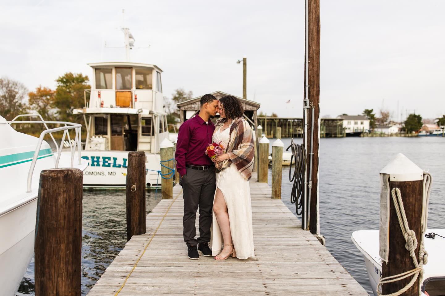 If 2026 looks like quiet docks, deep love, and couples who forget the camera exists—I’m all in. ✨
Happy New Year 🤍