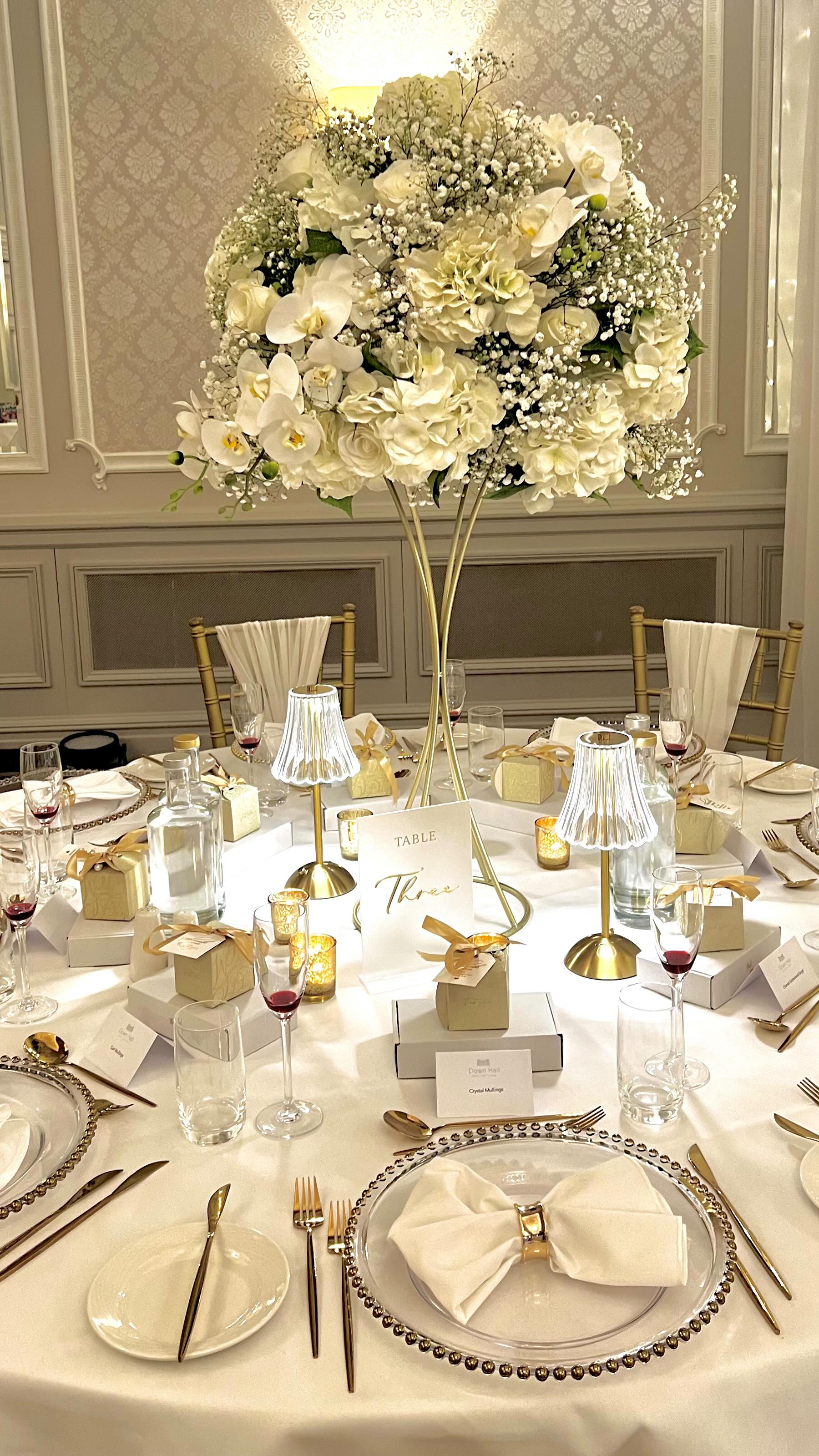 Huge congrats to Chester and Ameria, can’t believe you pulled this off in six weeks! Wishing you both all the best for the future#essexweddingsupplier #essexweddingflorist #essexweddingflowers #bridestobeinessex @down_hall #down_hall_weddings