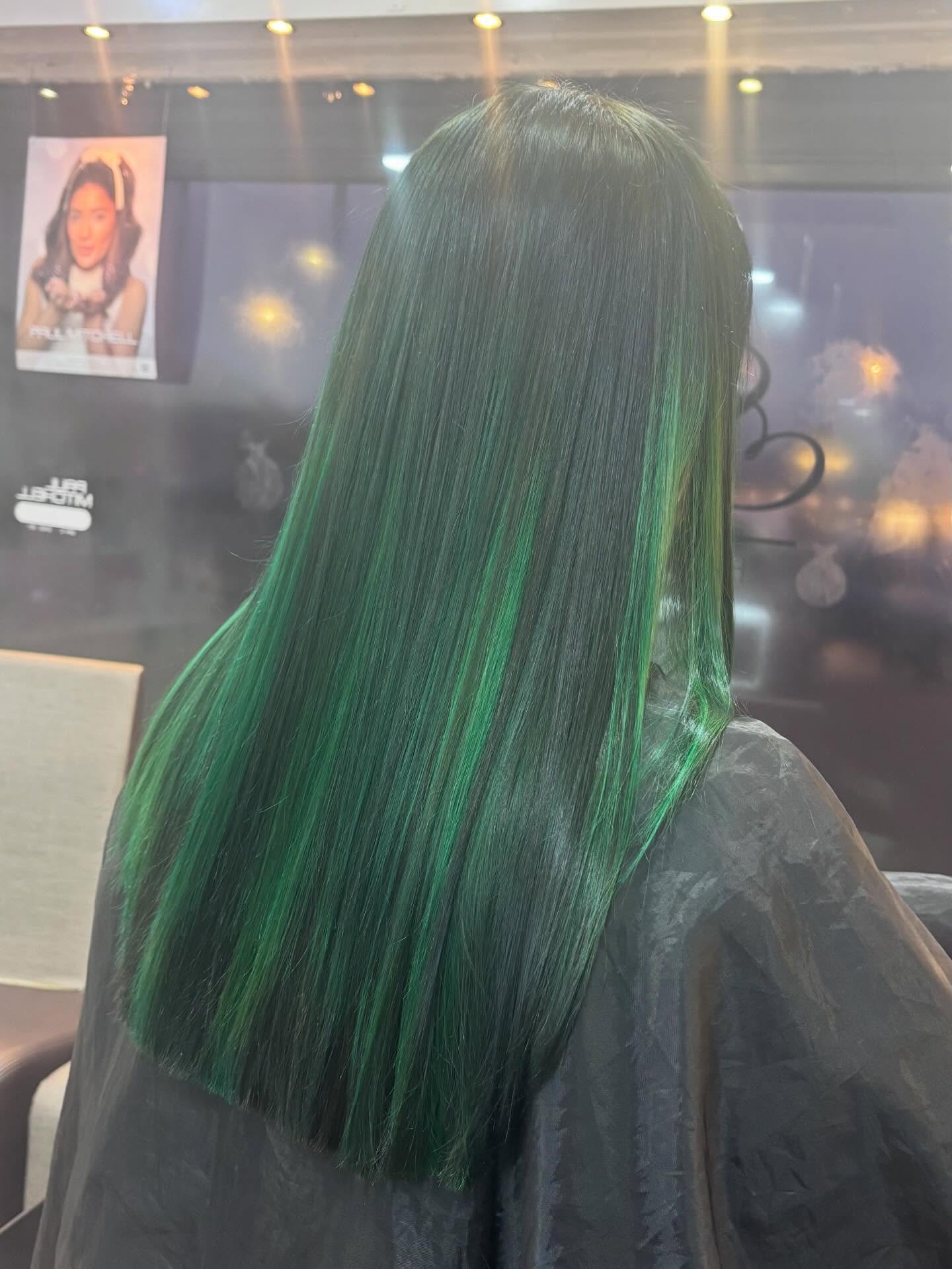How amazing is this transformation!
By our talented @heather_salonsienna 😍
Book your appointment now ✨
📍Salon sienna Alkrington
☎️01616540526
📧info@salonsienna.co.uk
#newhair #hair #green #pop #bayalge