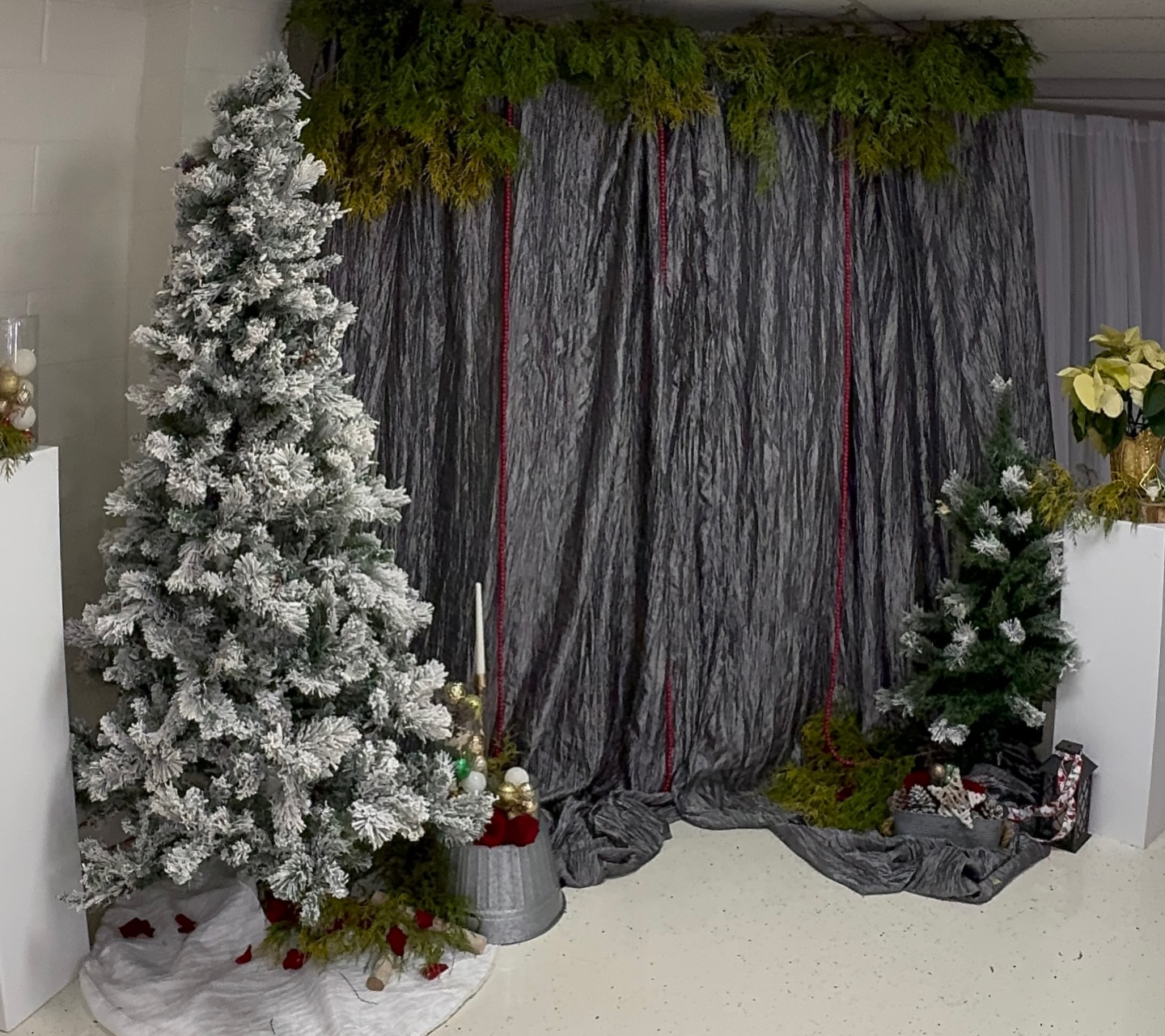 Our last wedding of 2025 found us in a quaint little country church ⛪️ celebrating love, commitment and forever ♾️ and ever after.
S & J, May God’s grace, love and provision keep you, cover you and carry you through.
#wedknoxville🌿 #knoxvilleweddingplanner #knoxvilledayofcoordinator