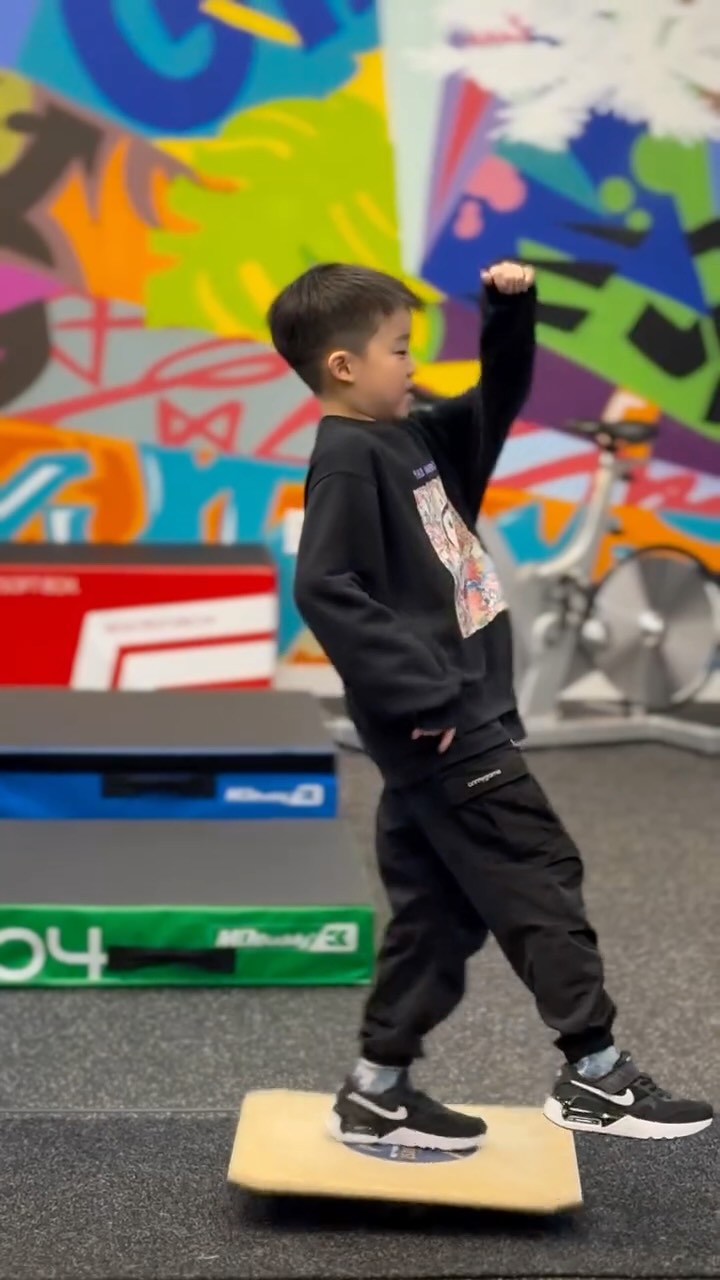 Small Group Training | Junior Golfer Boys ⛳️
Train smart.
Balance strong.
Stretch often.
Have way too much fun 😄
We build athletic foundations that translate to better swings, healthier bodies, and confident kids—without turning training into a chore.
Because great golfers aren’t rushed… they’re raised.
Strong basics now = powerful swings later.
(Plus a lot of laughs in between.)