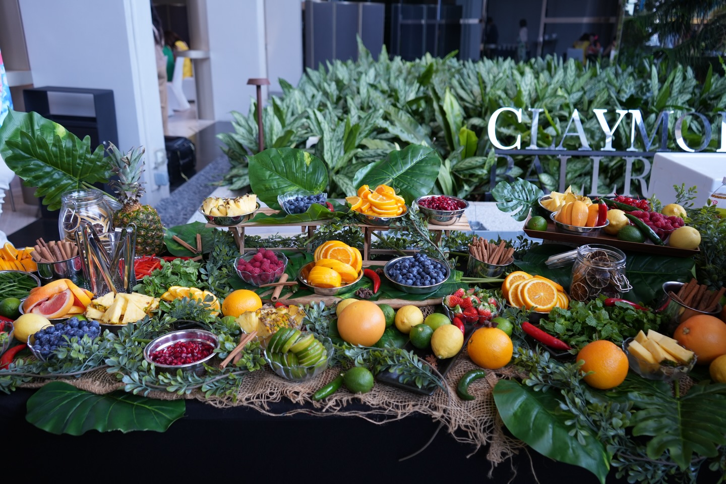 We wrapped up the year with @abbvie on a high note, featuring a vibrant garnish table that everyone loved, where guests picked their favourite garnishes to perfectly complement their drinks! 🍊🍋🫐🍓🍒
Thank you to all our clients who chose us to be part of your celebrations this year. We’re truly grateful for your trust and support, and we wish everyone a fantastic start to 2026 filled with new beginnings! 🎉🥂
#weareelitebarsolutions #elitebarsolutions