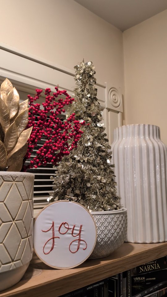 Documenting this scene above our fireplace before it comes down. One of my faves. Thanks to @shey_pierrenoel for the help. 🎄❤️