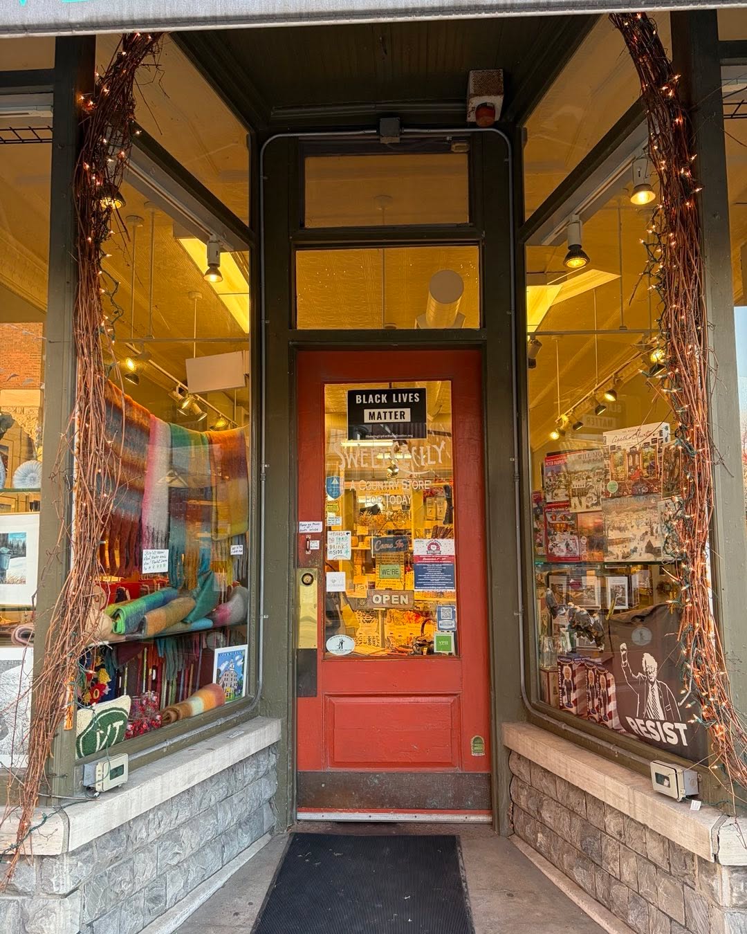 Happy new year to all! hopes and wishes for a peaceful 2026. Here at Sweet Cecily weāve had the best year ever. We are extremely grateful and appreciate that we can be a place of fun and light and warmth for our community and our customers. #retaillove# Middleburyvt #2026hopes ##mainstreetshops