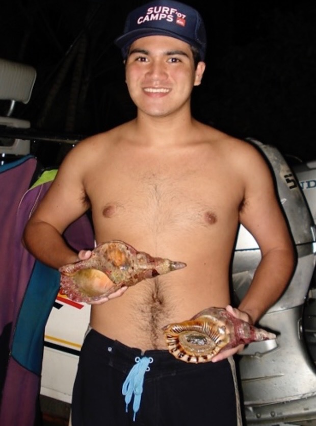 This is our dad's favorite picture of Payton. He was so excited and proud of himself when he brought these Pū, 🐚 (Hawaiian Conch Shells) home. Payton LOVED the ocean. He loved diving, fishing, boogie boarding. Being part Filipino, during the summers, Payton would come home from the beach 10 shades darker. We in Hawaii all know how easy Filipinos tan 😂 We look forward to returning Payton to Kauai, and letting Hanalei Bay be his final resting place on earth. #justice4paytonmakana