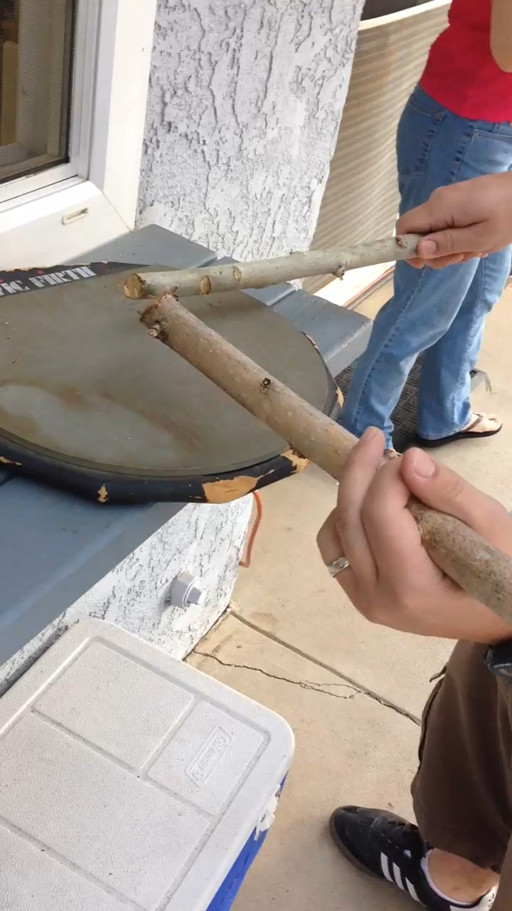 #throwback to PIQ Cofounder @mattregua playing the Period 1 2020 Percussion IQ Test Piece "MORRISpree" with two twigs 💪.
Sometimes there's not a good pair of sticks around and you have to improvise!
#drumsmart #iq #percussioniq #snare #quad #percussionist #wgi #dci #indoordrumline #drumline #drum #drumcorps #music #marchingarts #drummunity #marchingpercussion #marching #snaredrum #tenordrums #marchingsnare #bandsofamerica #percussioneducation