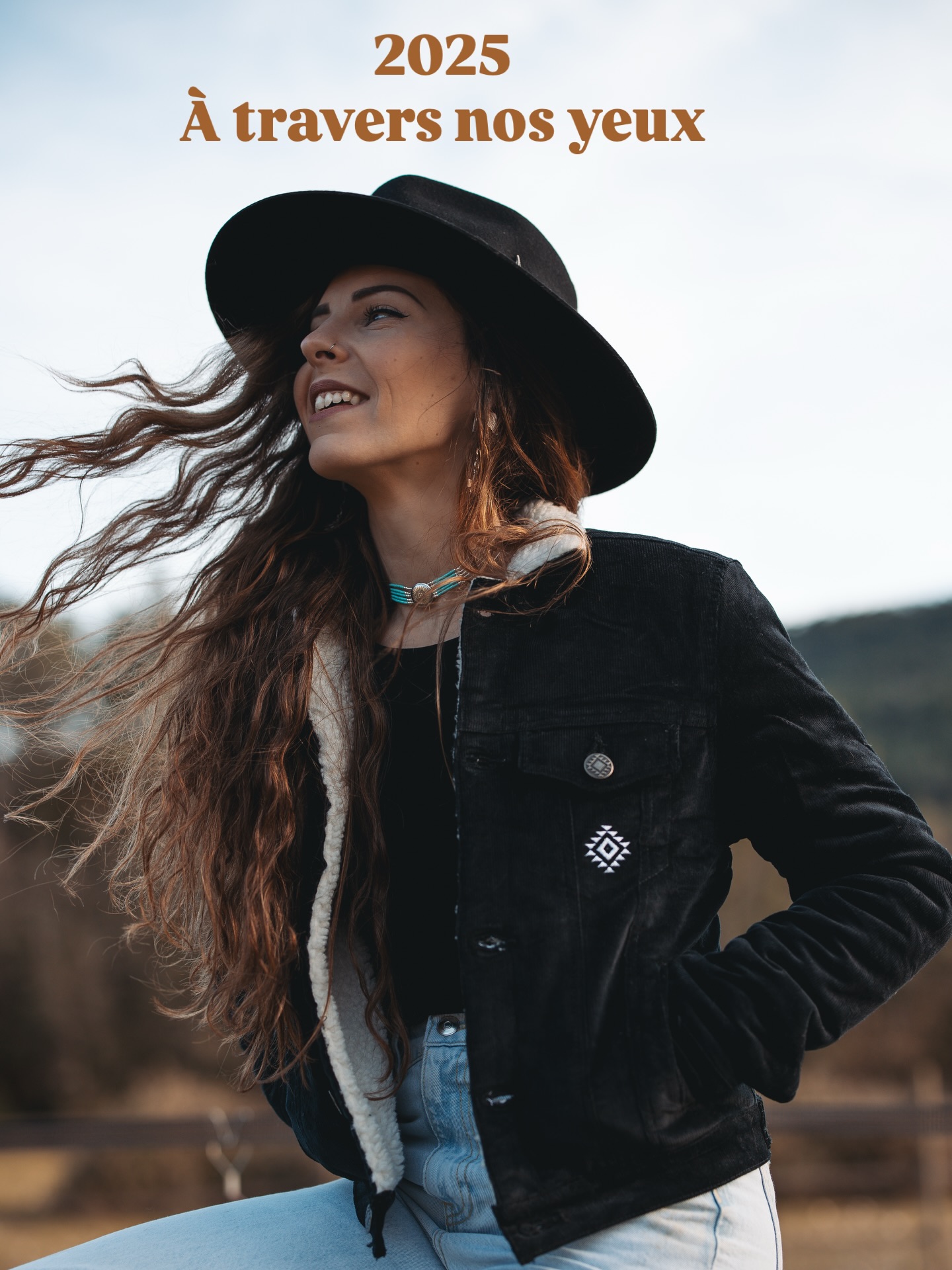 Quelle année 😍
Des projets,des voyages, des très hauts et des bas aussi, retour en 20 photos sur nos montagnes russes entrepreneuriales
1 - Janvier / Shooting nouvelle co chez @mustang.will
2 - Février / Notre stand au Salon du deux roues avec une création @lecentvingtcinq
3 - Février / Dream Team au Salon du deux roues, la chance d’être bien entourée 🫶
4 - Mars / Signature du terrain chez le notaire pour le projet @the_wild_aframe après des mois de lutte avec l’urbanisme
5 - Mars / Shooting avec les copains @rodkill_garage
6 - Avril / on remet ça
7 - Avril / Voyage et shooting en Cappadoce, des montgolfières par centaines et les yeux plein d étoiles
8 - Avril / Shooting avec les chevaux sauvages en Turquie, un rêve devenu réalité 🤍
9 - Avril / Shooting moto/cheval au milieu de la Cappadoce avec @alx_antz @daltonbrothershorseranch @selimsendal et un grand sunset
10 - Mai / Décompression jamais sans mes produits préférés
11 - Juin / Gros coup au moral avec le vol d’un de mes produits par @sheinfrance_. J’ai envie d’arrêter de créer. Je coupe mon téléphone et quelques jours après, je me remotive au maximum, de toute manière j’aime beaucoup trop proposer des produits uniques, difficile de faire autrement 🙄
12 - Juillet / Lancement de la petite sœur de Wild Whispers, la marque de bijoux @sonora.bijoux. Les commandes arrivent vite et je suis comblée ✨
14 - Août / Le Festival @equiblues pour la 3 eme année. Un vrai bonheur.
15 - Août / Pose avec mon binôme @alexandra_dubois_photographe à @equiblues
16 - Septembre / Livraison de la A-Frame 🥹. Beaucoup de stress et d’imprévus mais mission accomplie !
17 - Octobre / Décompression
18 - Novembre / Shooting au @febus_king_ranch pour la nouvelle collection
19 - Décembre / Oui, ce genre de nouvelle collection 🪶
20 - Décembre / Le Chantier @the_wild_aframe sous le givre ❄️
Bref, quelle année !
Merci à toutes celles et ceux qui ont partagé notre route de prêt ou de loin pendant ces 12 mois.
Votre soutien compte beaucoup et c’est grâce à vous que la marque continue d’évoluer 🤍
#thankyou2025 #newyear #bestisyettocome