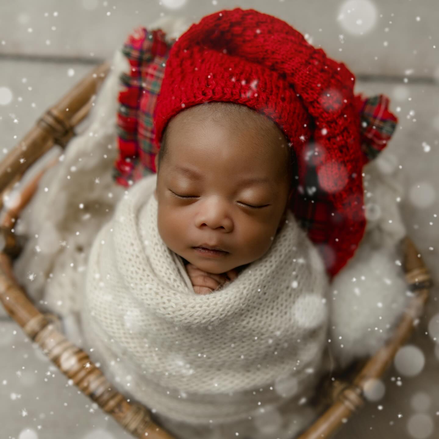 Santa Baby 🥹
#rachelburnsidephotography #newbornphotographer #salisburynewbornphotographer #wiltshirenewbornphotographer #hampshirenewbornphotographer