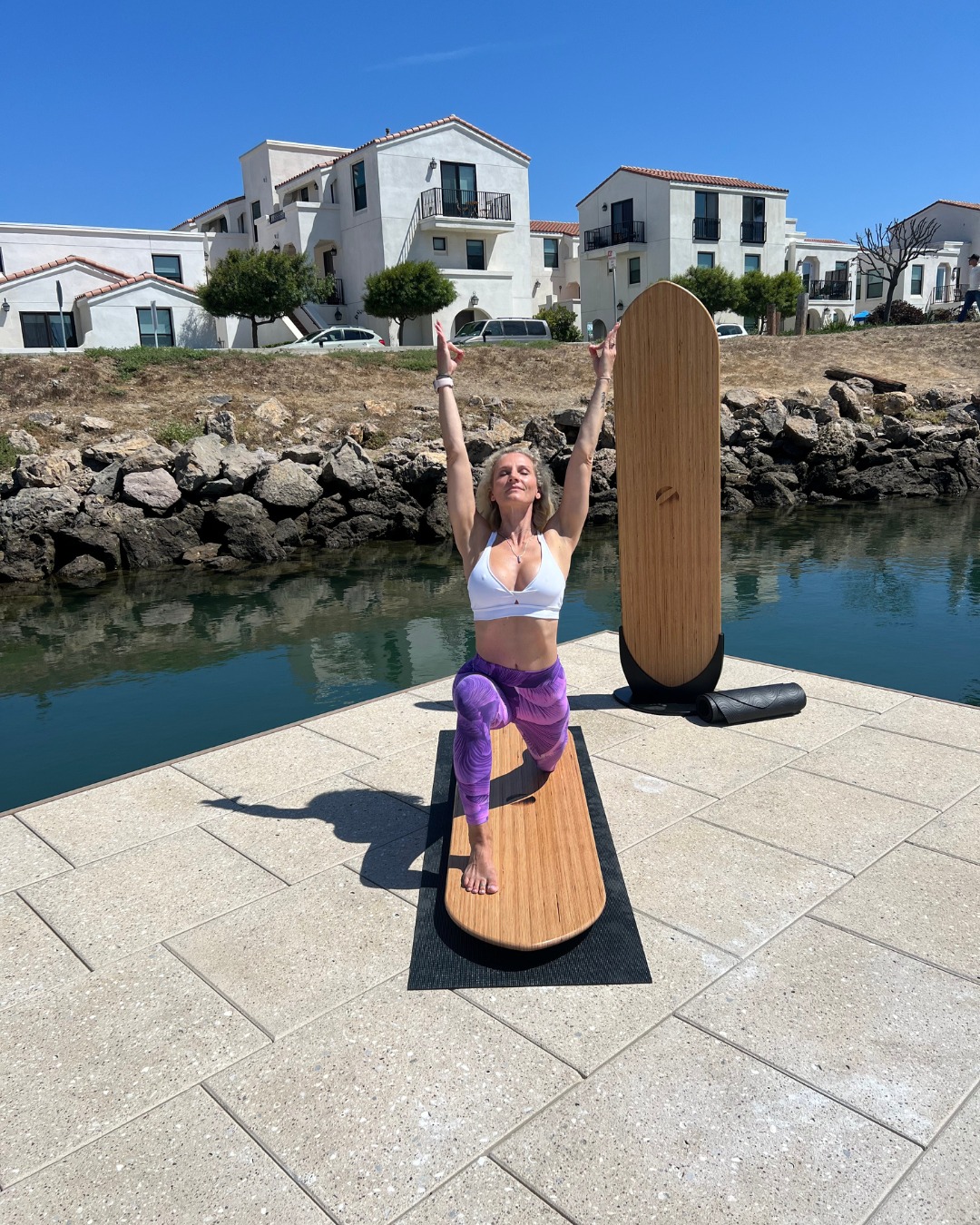 Find your balance… and trust your strength. 🌊✨
Today, the water reflects not just my posture, but my intention to rise, grounded and open. Every stretch reminds me: meet yourself where you are, celebrate your courage, and let joy flow through the smallest moments.
To my community: your presence inspires me to show up fully, every single day. 💛
#Surflow#BreathAndMovement #GroundedStrength#MindfulMoments #SelfConnection #NatureInspires#EmpoweredLiving #CommunityVibes @strobelwalter @portsideventura. #visitventura #yogabeyondtheasana