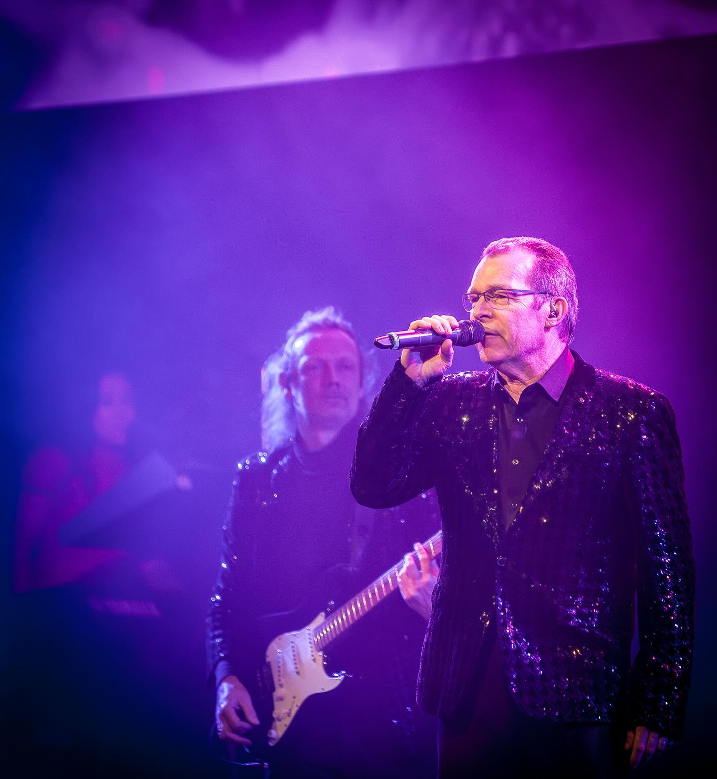 💜 Wenn die Musik alles andere vergessen lässt…
Unser Heiko @heikomathias65 mit „Ohne Dich“
#Dinnershowleipzig #Nightfever #Leipzig