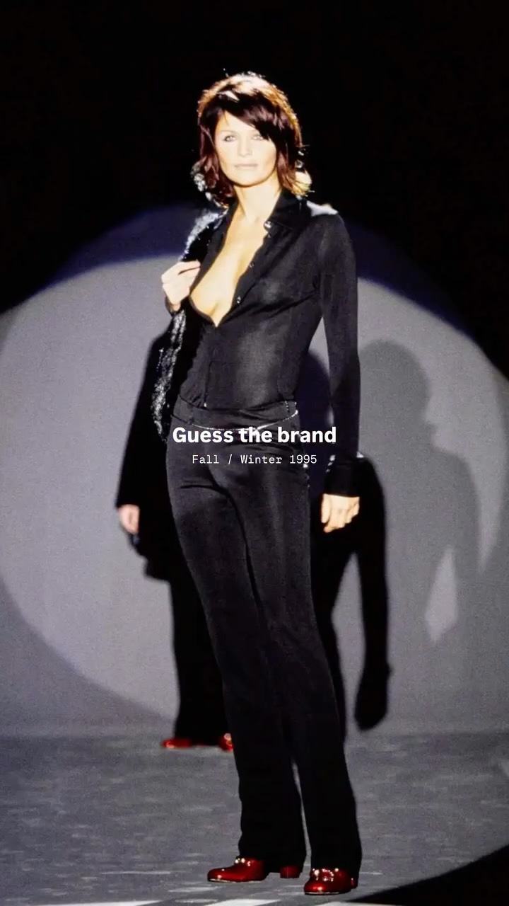 Un défilé, une marque. Pouvez-vous deviner laquelle ?
vintage runway 90’s style mode 90 défilé de mode 90 fashion show