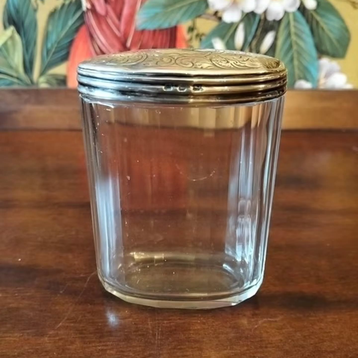 https://www.objetdart-stuff.co.uk/product-page/antique-victorian-1896-silver-top-dressing-table-ribbed-jar-birmingham