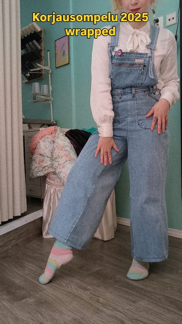 Korjausompelu 2025 wrapped! ✨💘🥳🌟 Kuluneen vuoden aikana korjasin varmaan lähemmäs 2000 vaatetta asiakkaille, mutta sen lisäksi ehdin (ja jaksoin!!) myös välillä tehdä itelleni jotain... 🪡🤭
#tyyli #kauneus #kotimaistakäsityötä #vastuullinenmuoti #pienyrittäjä