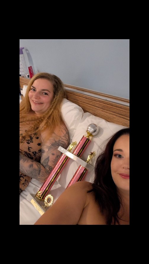 ✨ Happy New Year 🎉
I tried to keep this reel short… so here are 60 photos to sum up the year 😅
Looking back through them, one thing really stood out, how many incredible people I get to spend time with, how deeply I love the people I surround myself with, and how carefully I balance performing, teaching, and producing.
2024 asked me to slow down. I stepped back from most things while recovering from some pretty scary health issues. When I finally got the green light in March, I came back with intention, filling my months with everything I’d missed and everything I love.
Burlesque is endlessly fulfilling, but the very best part is sharing it with you 💕
From the students I teach and laugh with every week, to travel buddies, backstage banter, producers who are on it, event managers I adore working with, photographers who capture the magic, audiences I get to meet and chat with, and of course the performers I get to share experiences with.
Here’s to more connection, creativity, and joy in the year ahead ✨💃
#BurlesqueLife #2025Burlesque #NottinghamBurlesque #BurlesqueCommunity #DoingWhatILove